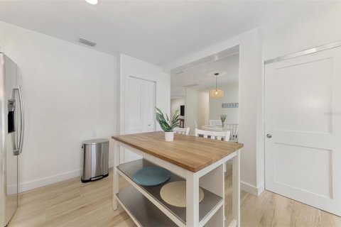 Villa ou maison à louer à Sarasota, Floride: 3 chambres, 114.64 m2 № 2296533 - photo 21