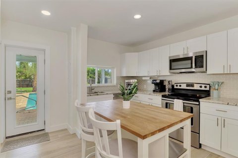 Villa ou maison à louer à Sarasota, Floride: 3 chambres, 114.64 m2 № 2296533 - photo 14