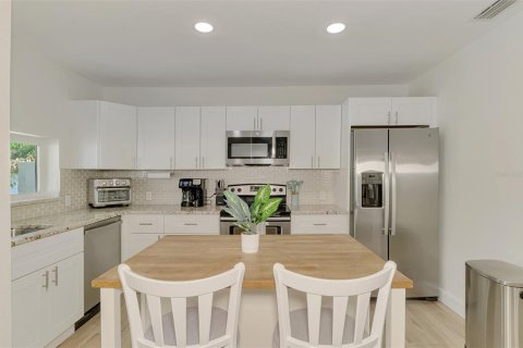 Villa ou maison à louer à Sarasota, Floride: 3 chambres, 114.64 m2 № 2296533 - photo 15