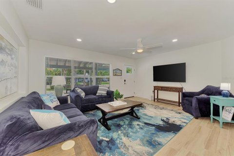 Villa ou maison à louer à Sarasota, Floride: 3 chambres, 114.64 m2 № 2296533 - photo 8