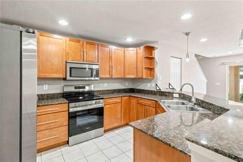 Townhouse in Valrico, Florida 3 bedrooms, 146.14 sq.m. № 2239039 - photo 7