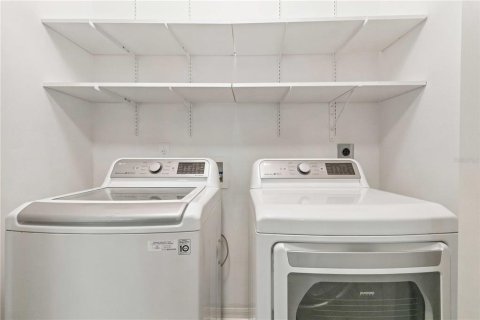 Townhouse in Valrico, Florida 3 bedrooms, 146.14 sq.m. № 2239039 - photo 10