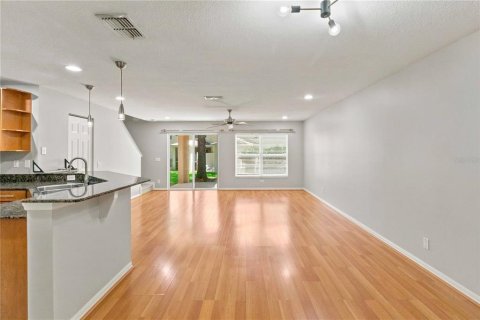 Townhouse in Valrico, Florida 3 bedrooms, 146.14 sq.m. № 2239039 - photo 3