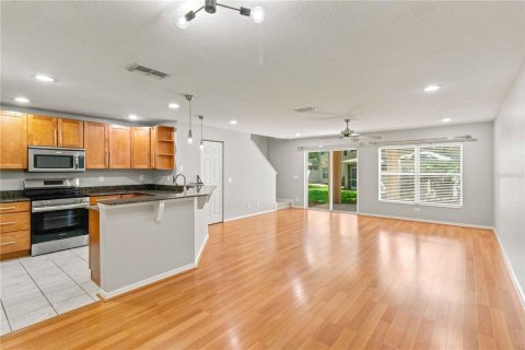 Townhouse in Valrico, Florida 3 bedrooms, 146.14 sq.m. № 2239039 - photo 4