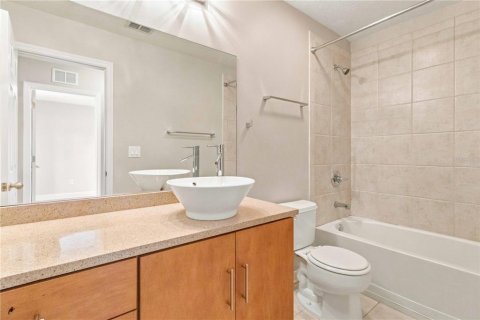 Townhouse in Valrico, Florida 3 bedrooms, 146.14 sq.m. № 2239039 - photo 14