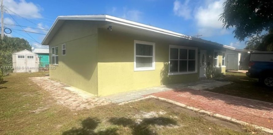 House in Pompano Beach, Florida 3 bedrooms, 103.77 sq.m. № 1693217
