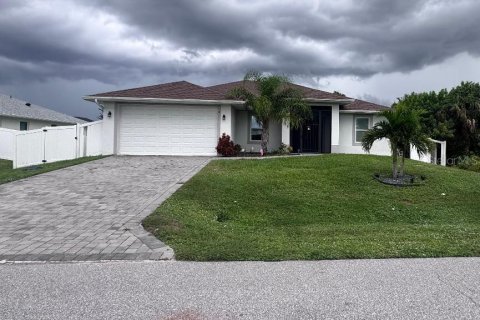 Casa en Port Charlotte, Florida 3 dormitorios, 162.58 m2 № 2393719