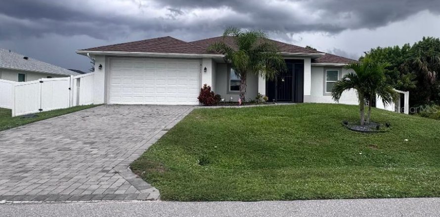 Casa en Port Charlotte, Florida 3 dormitorios, 162.58 m2 № 2393719