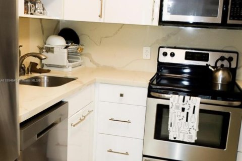 Apartamento en alquiler en Miami Beach, Florida, 1 dormitorio, 75.25 m2 № 1950942 - foto 10