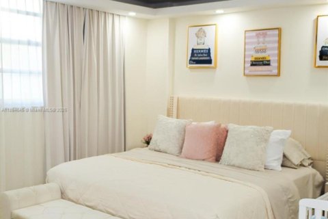 Apartamento en alquiler en Miami Beach, Florida, 1 dormitorio, 75.25 m2 № 1950942 - foto 19