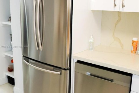 Apartamento en alquiler en Miami Beach, Florida, 1 dormitorio, 75.25 m2 № 1950942 - foto 9
