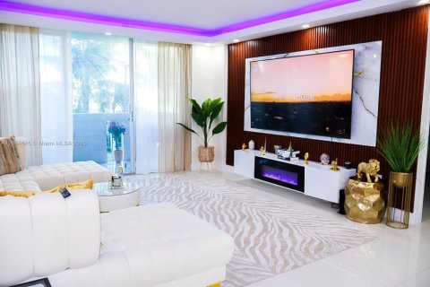 Apartamento en alquiler en Miami Beach, Florida, 1 dormitorio, 75.25 m2 № 1950942 - foto 6