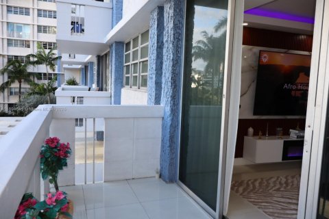 Apartamento en alquiler en Miami Beach, Florida, 1 dormitorio, 75.25 m2 № 1950942 - foto 7