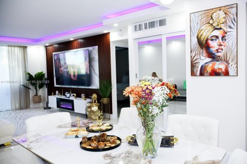 Apartamento en alquiler en Miami Beach, Florida, 1 dormitorio, 75.25 m2 № 1950942 - foto 5