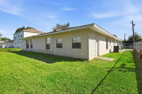 Villa ou maison à louer à Kissimmee, Floride: 3 chambres, 127.46 m2 № 2391044 - photo 16