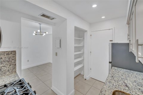 Copropriété à vendre à Coral Gables, Floride: 2 chambres, 108.05 m2 № 2249306 - photo 5