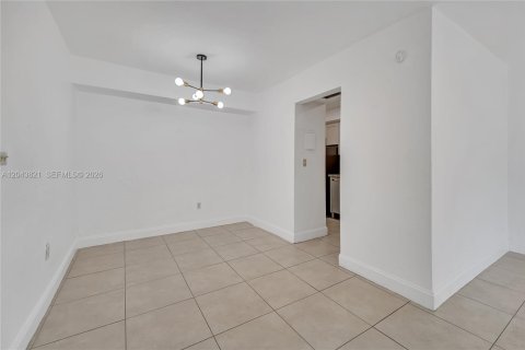 Copropriété à vendre à Coral Gables, Floride: 2 chambres, 108.05 m2 № 2249306 - photo 9