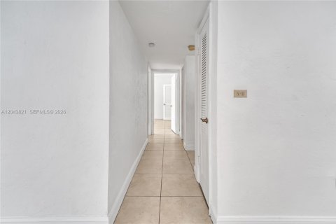 Copropriété à vendre à Coral Gables, Floride: 2 chambres, 108.05 m2 № 2249306 - photo 12