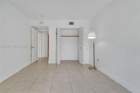 Copropriété à vendre à Coral Gables, Floride: 2 chambres, 108.05 m2 № 2249306 - photo 14