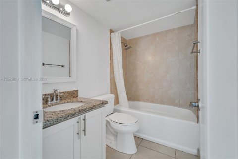 Copropriété à vendre à Coral Gables, Floride: 2 chambres, 108.05 m2 № 2249306 - photo 15