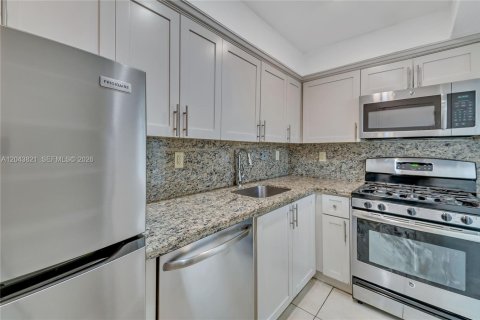 Copropriété à vendre à Coral Gables, Floride: 2 chambres, 108.05 m2 № 2249306 - photo 7