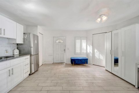 Casa en venta en Miami, Florida, 3 dormitorios, 138.33 m2 № 1982706 - foto 27