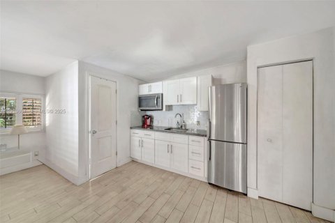 Casa en venta en Miami, Florida, 3 dormitorios, 138.33 m2 № 1982706 - foto 24