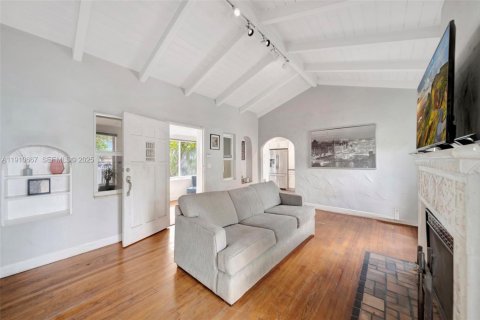 Casa en venta en Miami, Florida, 3 dormitorios, 138.33 m2 № 1982706 - foto 5