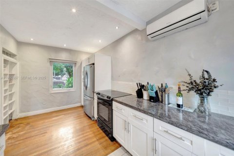 Casa en venta en Miami, Florida, 3 dormitorios, 138.33 m2 № 1982706 - foto 14
