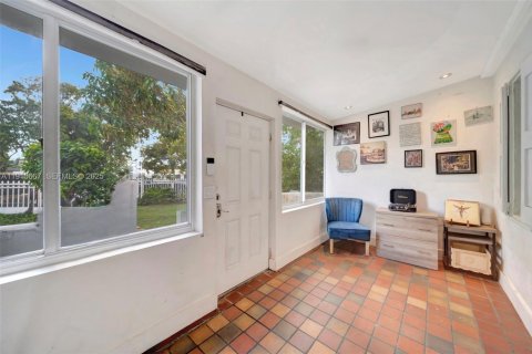 Casa en venta en Miami, Florida, 3 dormitorios, 138.33 m2 № 1982706 - foto 2
