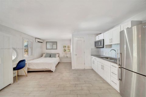 Casa en venta en Miami, Florida, 3 dormitorios, 138.33 m2 № 1982706 - foto 22