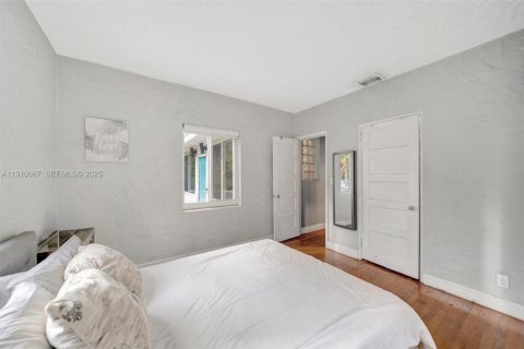 Casa en venta en Miami, Florida, 3 dormitorios, 138.33 m2 № 1982706 - foto 16