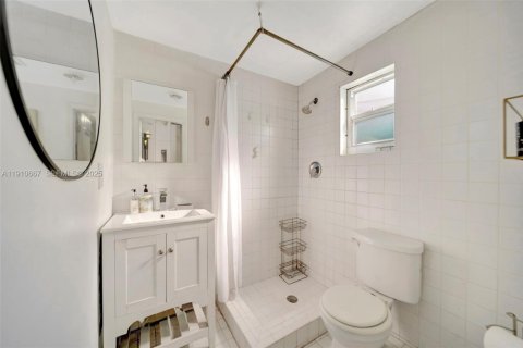 Casa en venta en Miami, Florida, 3 dormitorios, 138.33 m2 № 1982706 - foto 28
