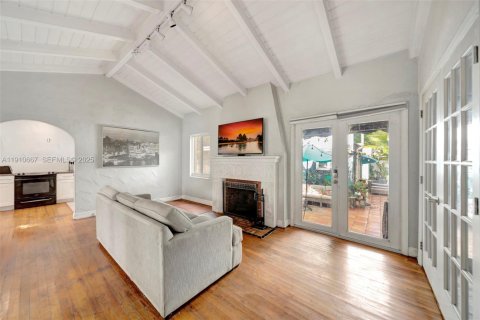 Casa en venta en Miami, Florida, 3 dormitorios, 138.33 m2 № 1982706 - foto 6
