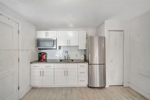 Casa en venta en Miami, Florida, 3 dormitorios, 138.33 m2 № 1982706 - foto 25