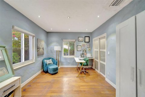 Casa en venta en Miami, Florida, 3 dormitorios, 138.33 m2 № 1982706 - foto 19