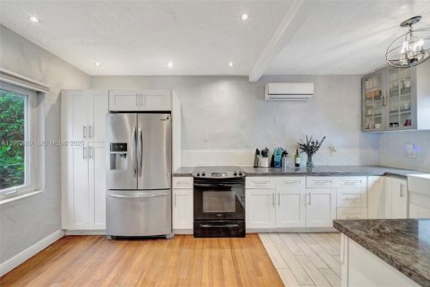 Casa en venta en Miami, Florida, 3 dormitorios, 138.33 m2 № 1982706 - foto 8