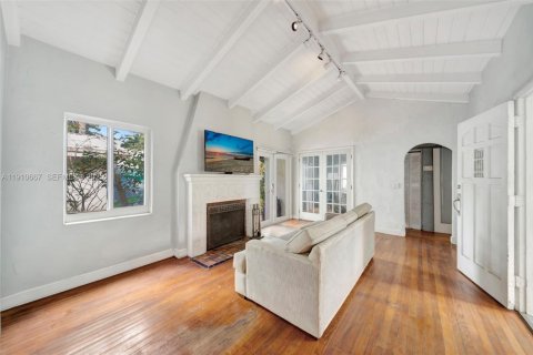 Casa en venta en Miami, Florida, 3 dormitorios, 138.33 m2 № 1982706 - foto 7