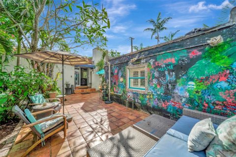 Casa en venta en Miami, Florida, 3 dormitorios, 138.33 m2 № 1982706 - foto 1