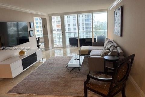 Condominio en alquiler en Sunny Isles Beach, Florida, 2 dormitorios, 118.36 m2 № 1993614 - foto 11