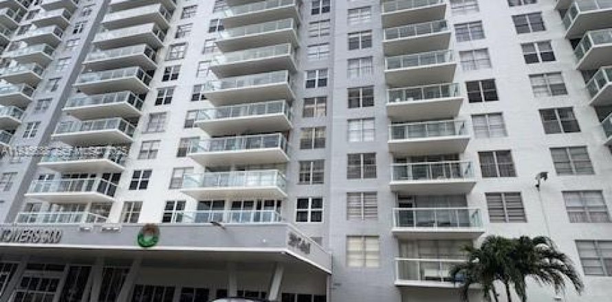 Condominio en Sunny Isles Beach, Florida, 2 dormitorios  № 1993614