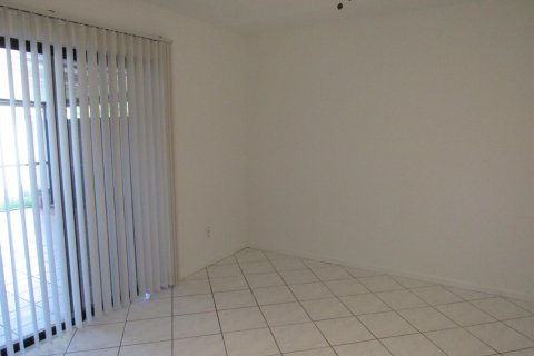 Touwnhouse à louer à Palm Springs, Floride: 2 chambres, 102.01 m2 № 2155164 - photo 7