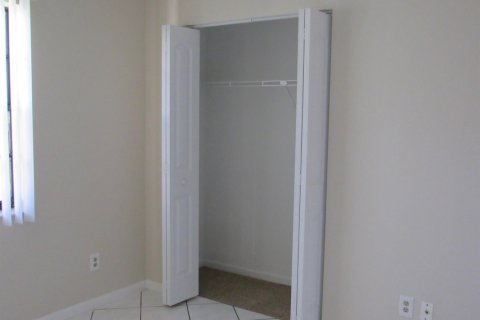 Touwnhouse à louer à Palm Springs, Floride: 2 chambres, 102.01 m2 № 2155164 - photo 12