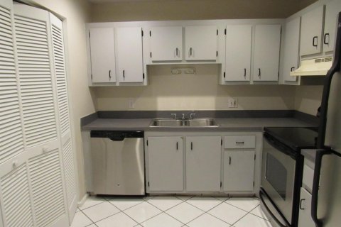 Touwnhouse à louer à Palm Springs, Floride: 2 chambres, 102.01 m2 № 2155164 - photo 6