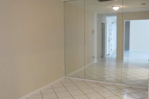 Touwnhouse à louer à Palm Springs, Floride: 2 chambres, 102.01 m2 № 2155164 - photo 4