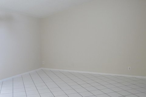 Touwnhouse à louer à Palm Springs, Floride: 2 chambres, 102.01 m2 № 2155164 - photo 2