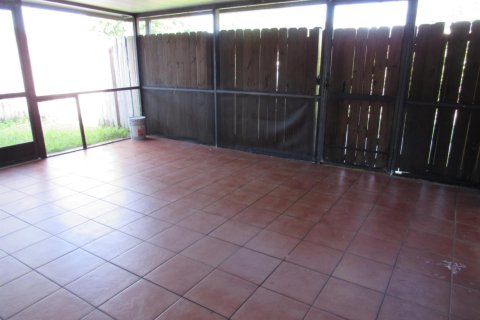 Touwnhouse à louer à Palm Springs, Floride: 2 chambres, 102.01 m2 № 2155164 - photo 18