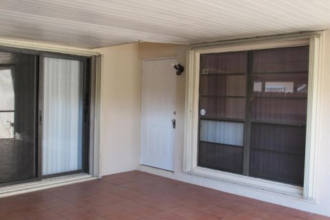 Touwnhouse à louer à Palm Springs, Floride: 2 chambres, 102.01 m2 № 2155164 - photo 16