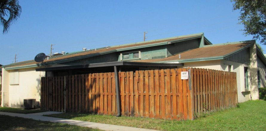 Touwnhouse à Palm Springs, Floride 2 chambres, 102.01 m2 № 2155164