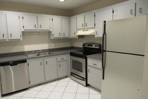Touwnhouse à louer à Palm Springs, Floride: 2 chambres, 102.01 m2 № 2155164 - photo 5